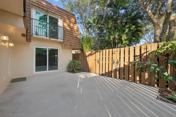 Davie, FL 33324,9110 SW 22nd Ct #D-4