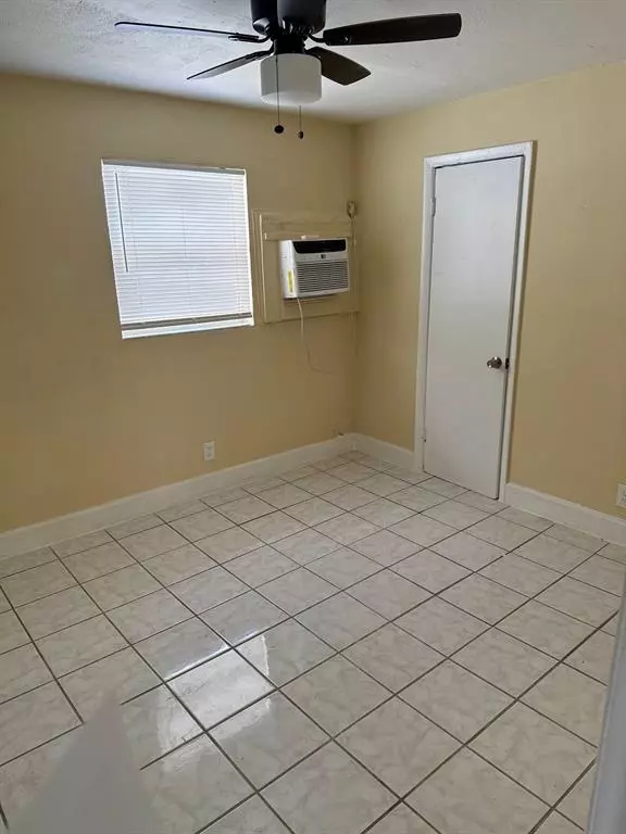 Fort Lauderdale, FL 33311,113 NW 27th Ave #3