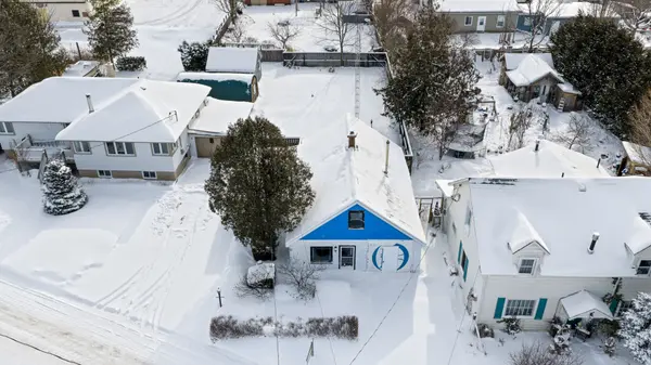 Clearview, ON L0M 1G0,7 Caroline ST E