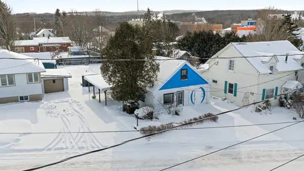 Clearview, ON L0M 1G0,7 Caroline ST E