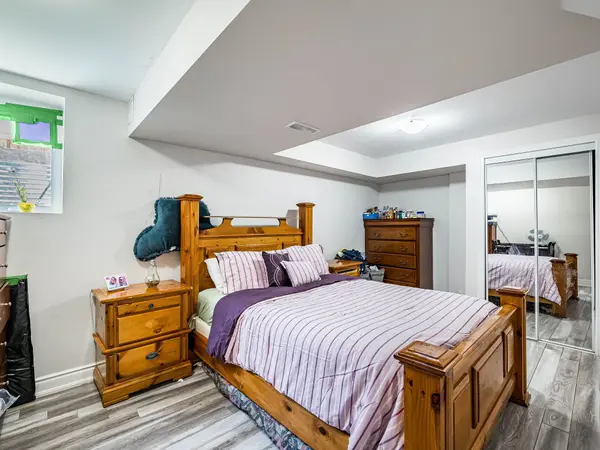 Brampton, ON L7A 4T8,6 Feeder ST