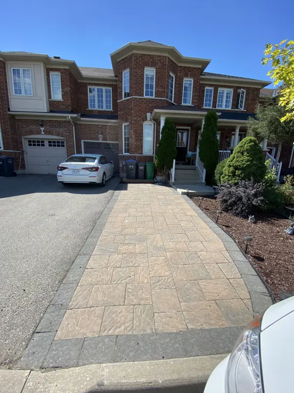 Brampton, ON L6R 0H8,4 Sled Dog RD