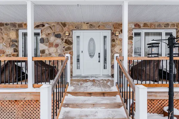 North Glengarry, ON K0C 1A0,20322 Lochiel ST W