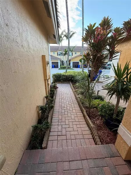 1718 SW 81st Way #1718, North Lauderdale, FL 33068