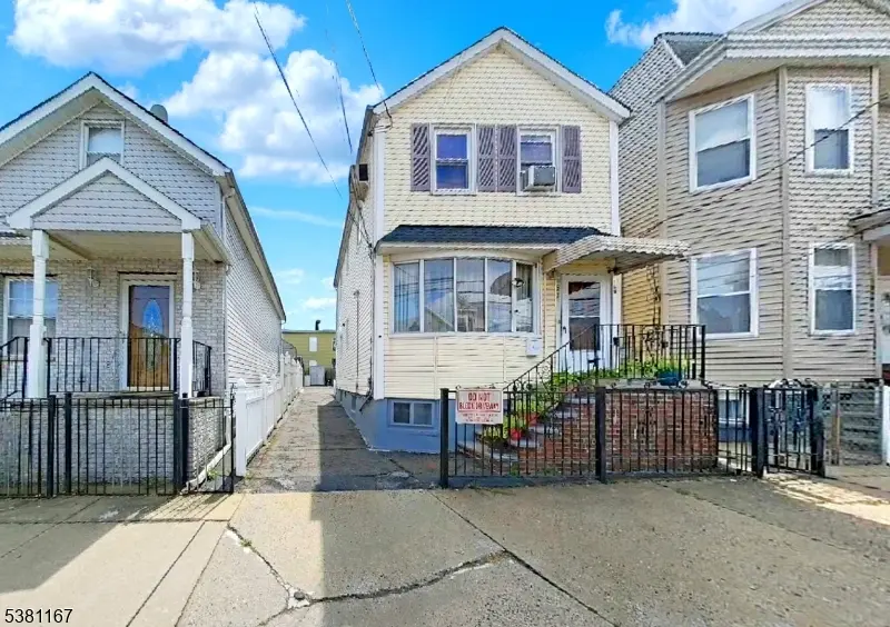 Kearny Town, NJ 07032,160 Tappan St