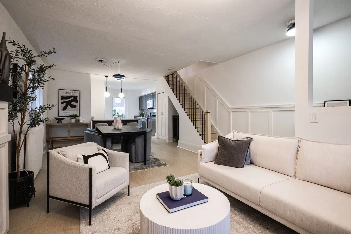 Toronto E01, ON M4J 4V6,216 Parkmount RD