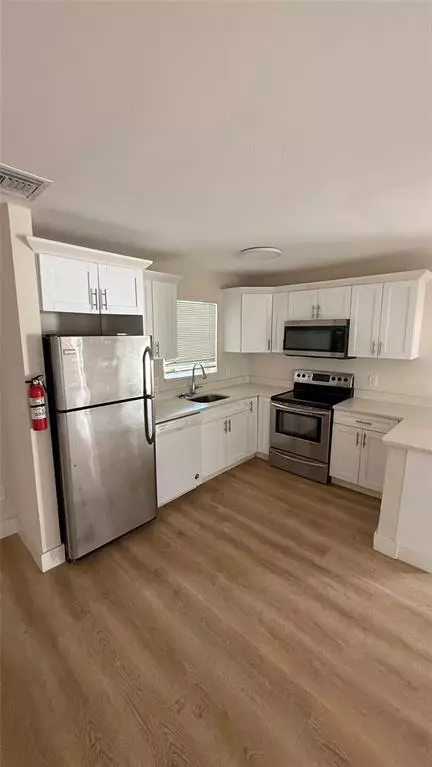 Hallandale Beach, FL 33009,800 Moffett St #01