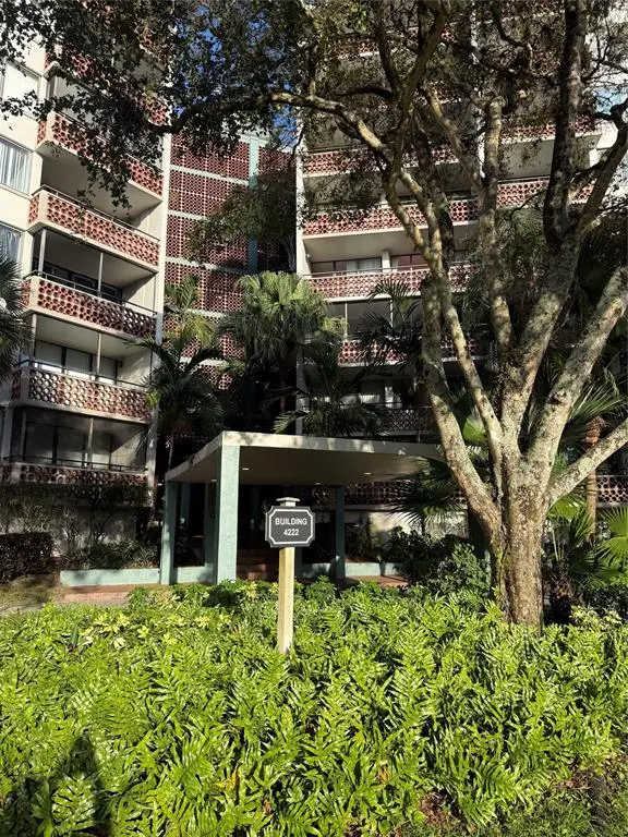 Lauderhill, FL 33319,4222 Inverrary Blvd #4609