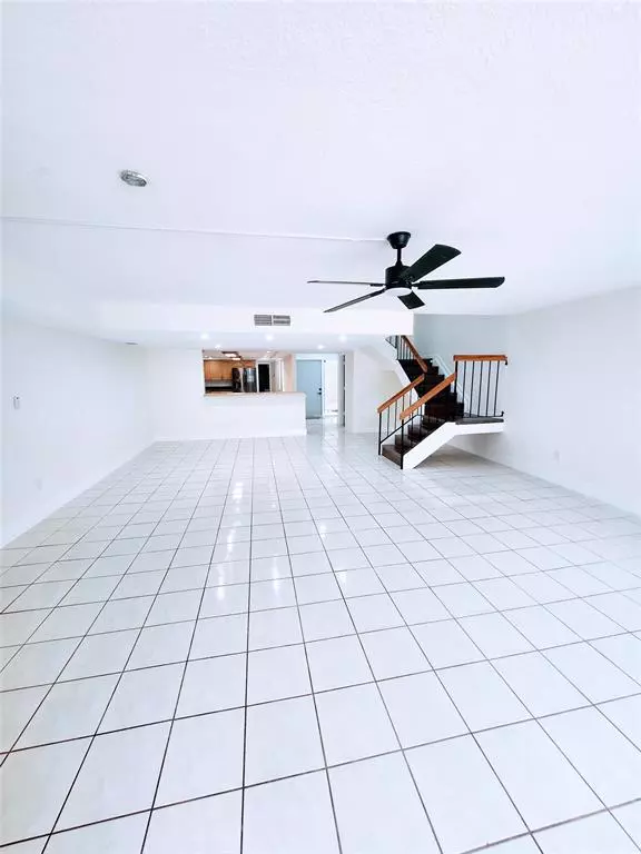 Miami, FL 33179,793 NE 206th St