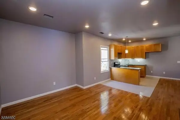 Paterson City, NJ 07514,399-401 E 28Th St