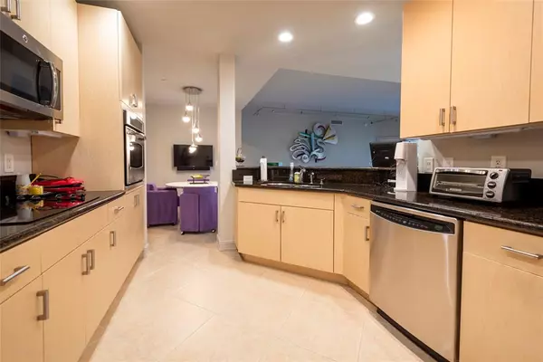 Weston, FL 33331,16102 Emerald Estates Dr #207