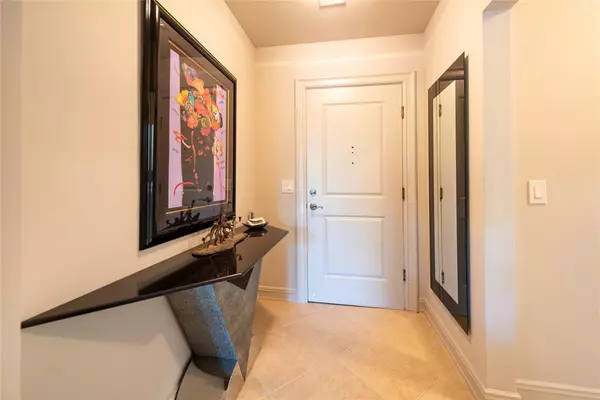 Weston, FL 33331,16102 Emerald Estates Dr #207