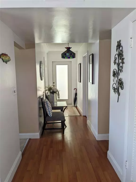 Miami Beach, FL 33141,8001 N Crespi Blvd #2c