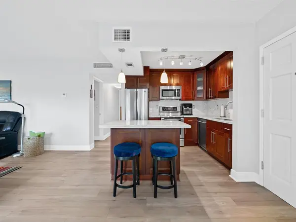 Fort Lauderdale, FL 33305,1839 Middle River Dr #105