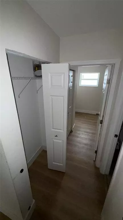 Hallandale Beach, FL 33009,800 Moffett St #01