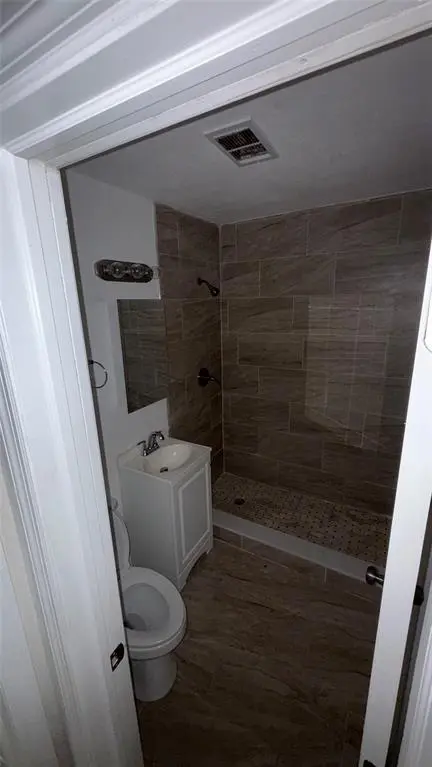 Hallandale Beach, FL 33009,800 Moffett St #01