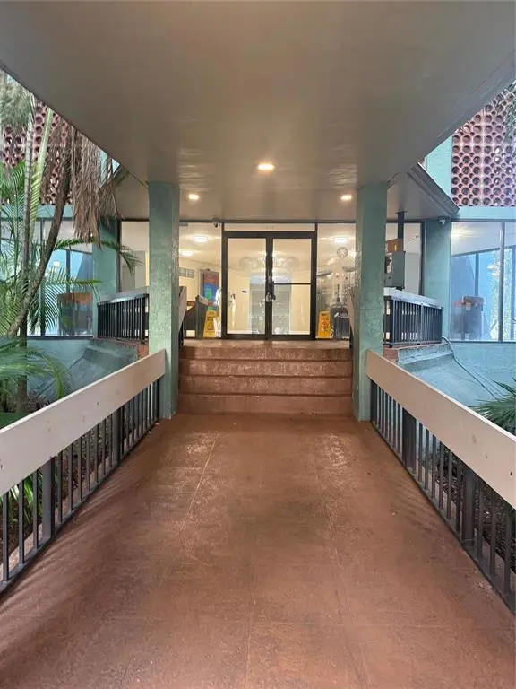 Lauderhill, FL 33319,4222 Inverrary Blvd #4609