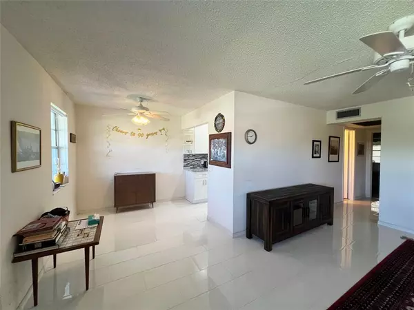Deerfield Beach, FL 33442,62 Farnham C #62