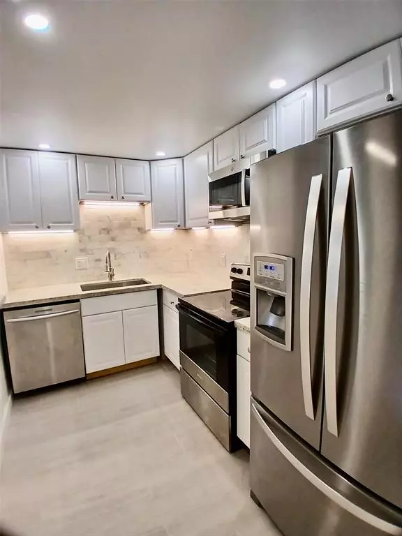 Lauderhill, FL 33319,4164 N Inverrary Dr #311