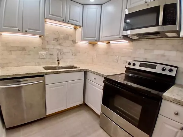 Lauderhill, FL 33319,4164 N Inverrary Dr #311