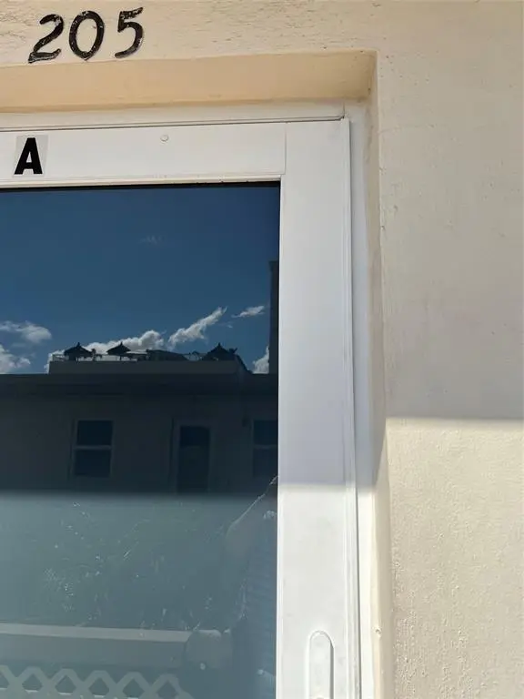 Hollywood, FL 33019,1315 N OCEAN DR #205