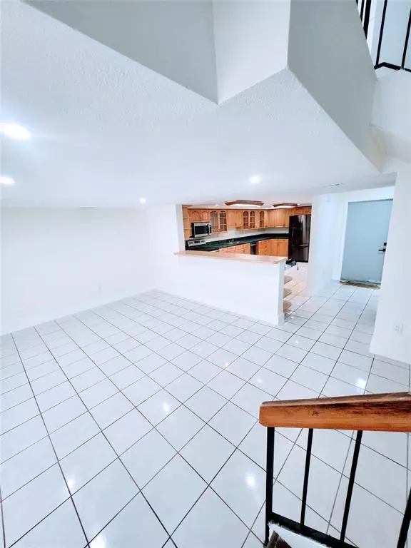 Miami, FL 33179,793 NE 206th St