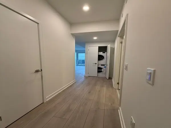 1 Fairview RD E #517, Mississauga, ON L5A 4C6