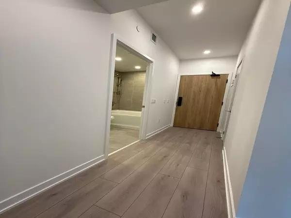 Mississauga, ON L5A 4C6,1 Fairview RD E #517