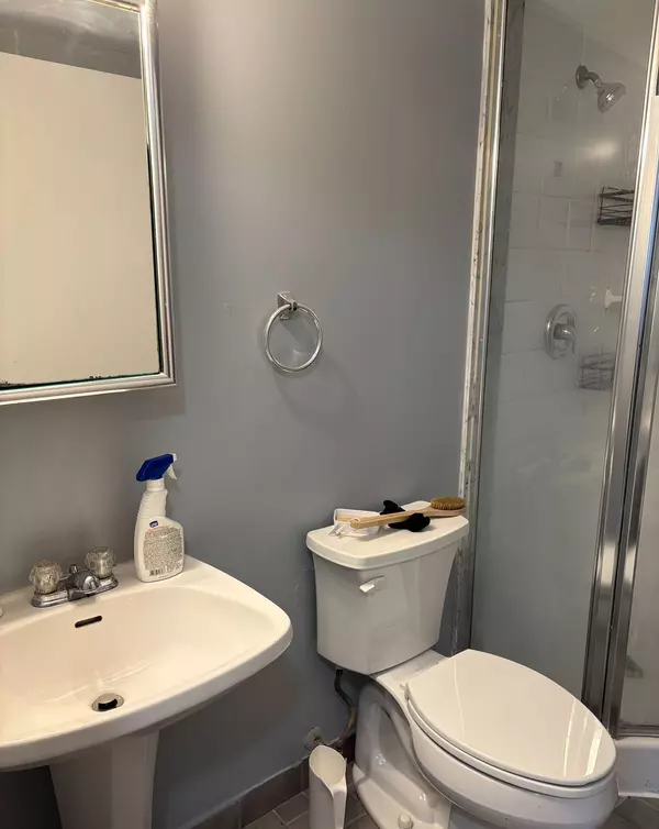 Toronto W10, ON M9V 5E7,61 Markbrook LN #1601