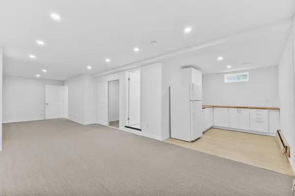 Orleans - Cumberland And Area, ON K1E 1T2,320 Reynolds DR #B