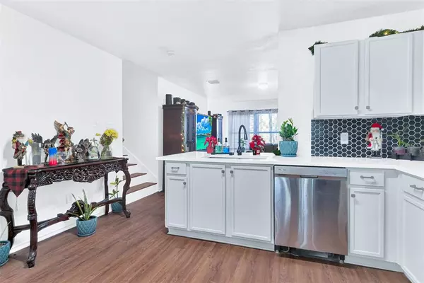 Dallas, TX 75249,5722 Firethorn Drive