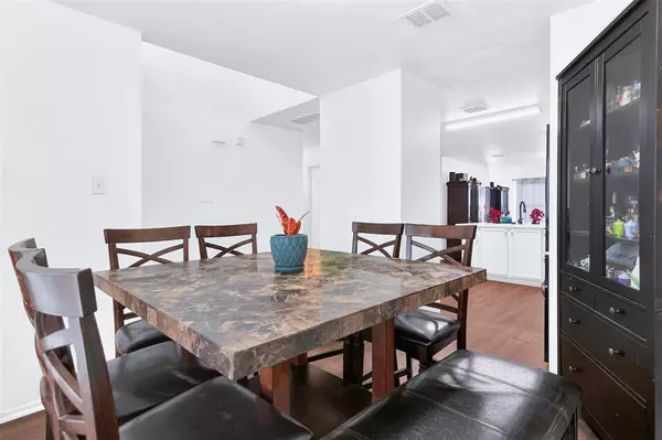 Dallas, TX 75249,5722 Firethorn Drive