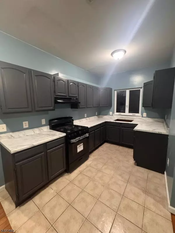 Newark City, NJ 07103,544 S 11Th St