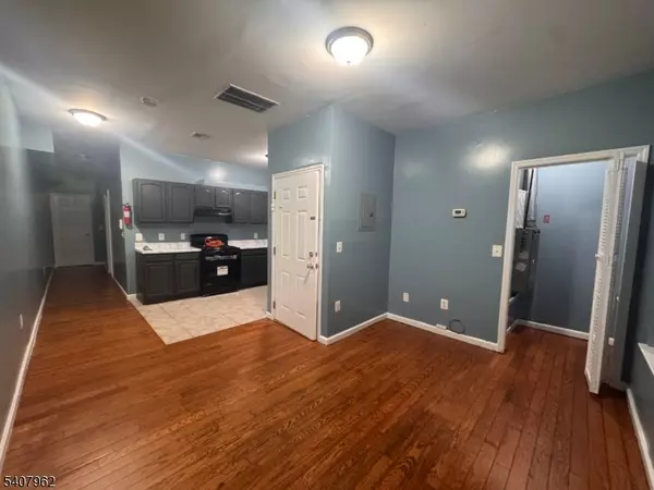 Newark City, NJ 07103,544 S 11Th St