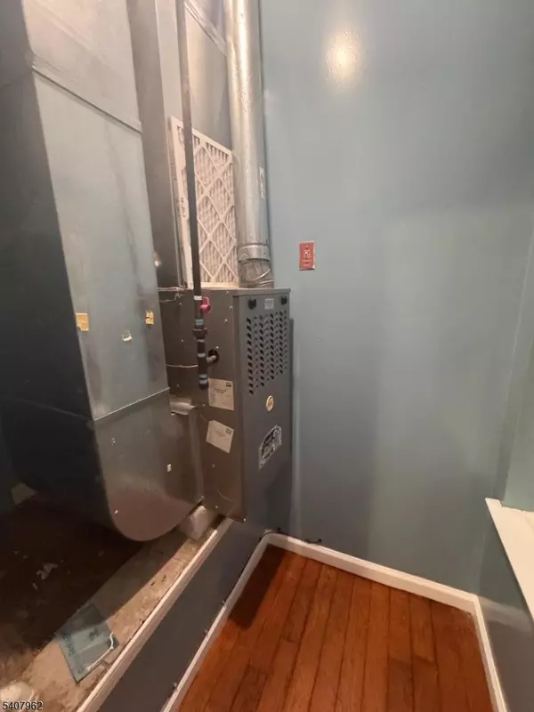 Newark City, NJ 07103,544 S 11Th St