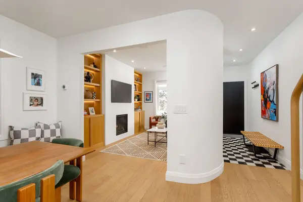 Toronto C02, ON M6G 2A7,232 Ashworth AVE