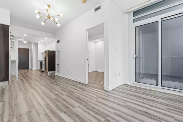 Toronto C01, ON M5V 2V6,38 Dan Leckie WAY #516