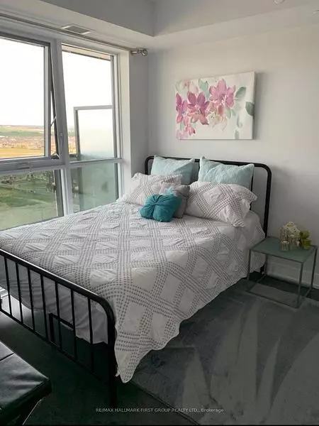 Oshawa, ON L1C 4P1,2550 Simcoe ST #1114