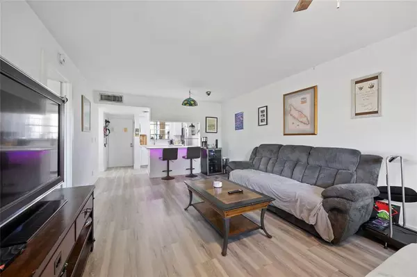 Boca Raton, FL 33433,6332 La Costa Dr #b