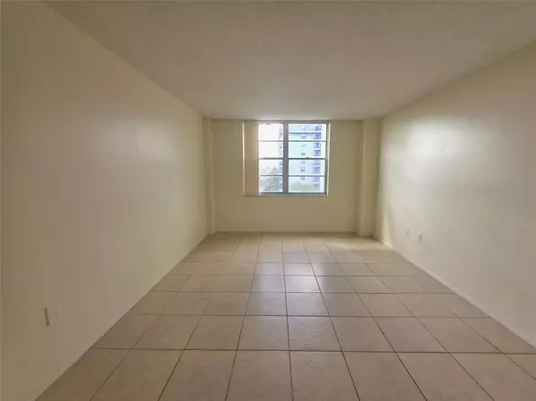 Miami, FL 33169,15600 NW 7th Ave #518