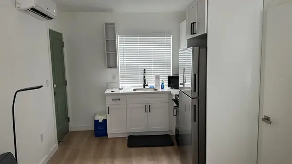 Hollywood, FL 33019,817 Tyler St #10