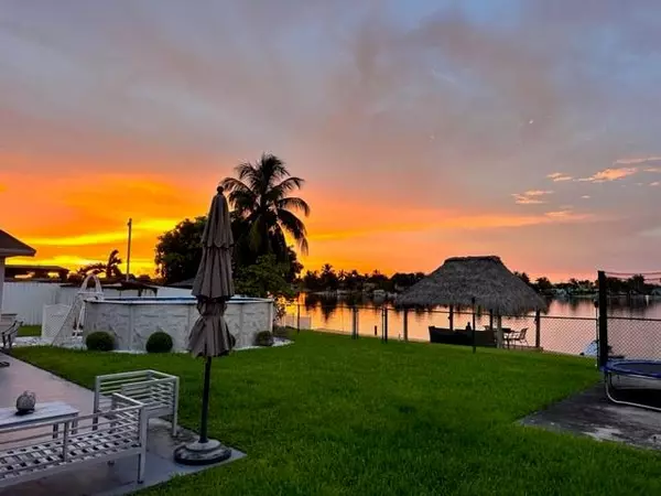 Hialeah, FL 33015,7871 NW 181st St