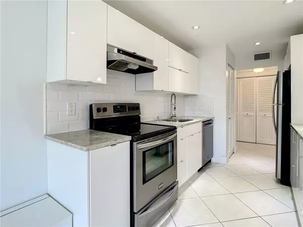 Boca Raton, FL 33433,6342 Longboat Ln #404