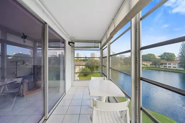 Miami, FL 33180,2880 NE 203rd St #36