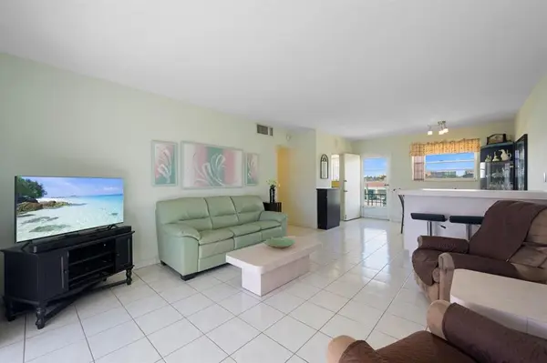 Miami, FL 33180,2880 NE 203rd St #36