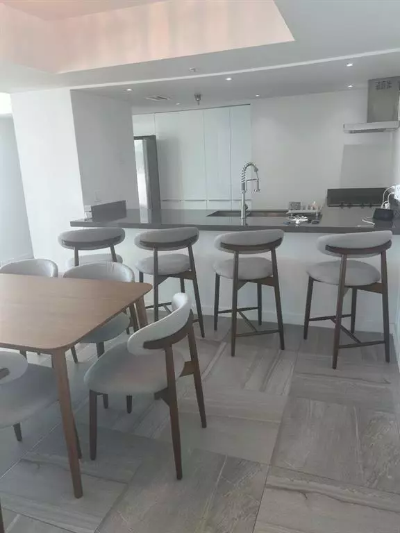 Miami Beach, FL 33139,650 West Ave #2808