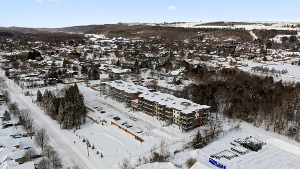 Clearview, ON L0M 1G0,121 Mary ST #224