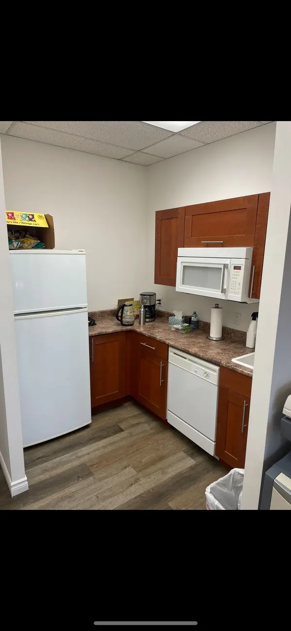 Oakville, ON L6H 5R2,406 North Service RD E #300