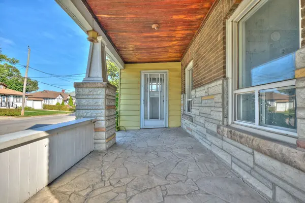 Niagara Falls, ON L2G 5J3,5806 Prince Edward AVE