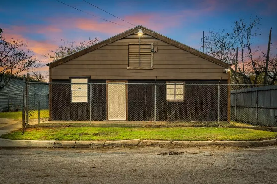 5800 E Roselane Street, Fort Worth, TX 76112